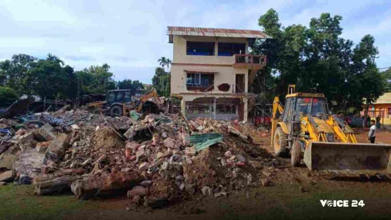 অপরাধমূলক ঘটনার সাথে জড়িত ভারতরত্ন সংঘের ক্লাব ঘর ভেঙে গুড়িয়ে দিল প্রশাসন